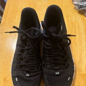 Nike metcons 10.5. Black/white. Good condition